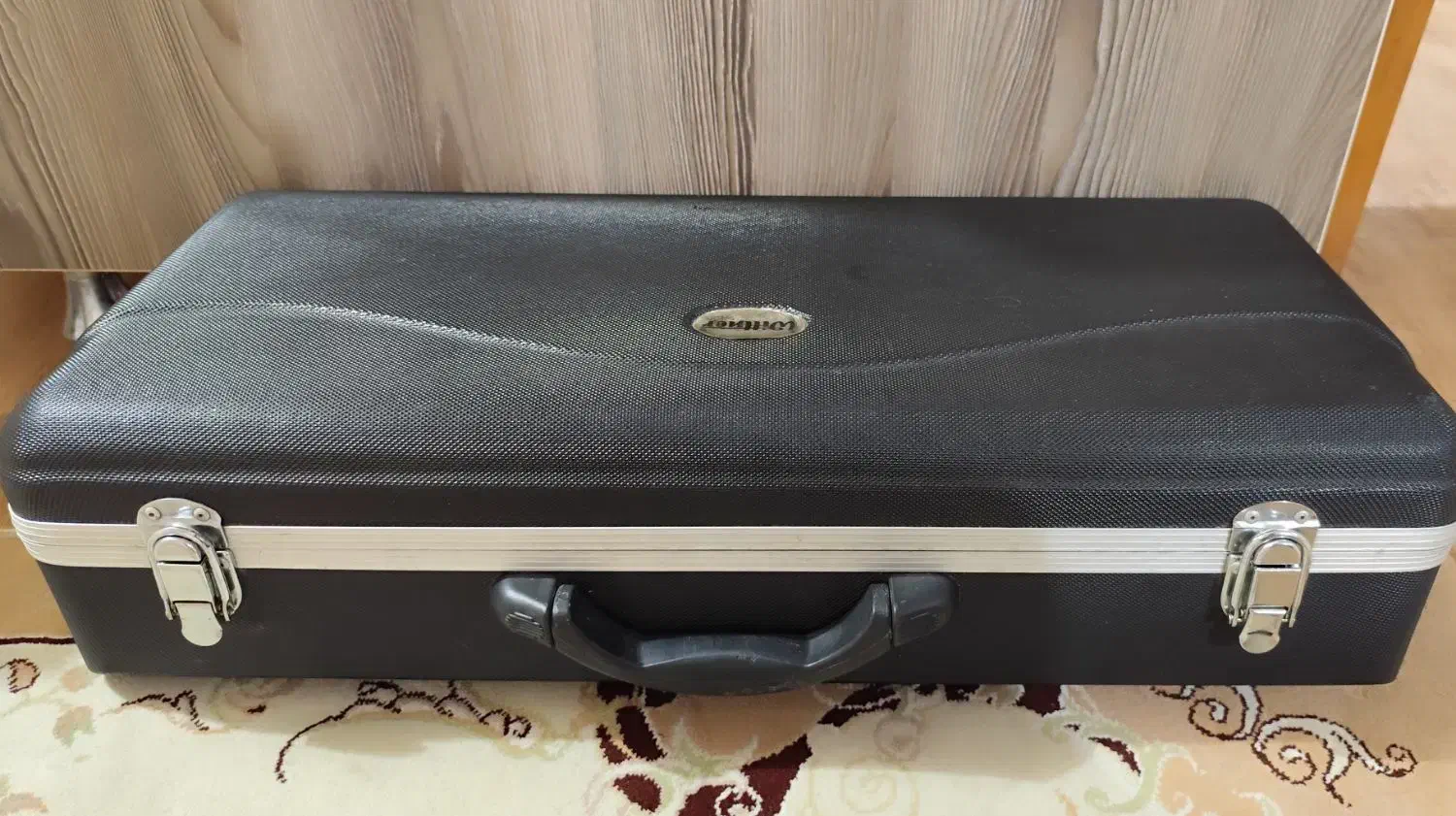 ساکسیفون آلتو|سازهای بادی|رشت, دروازه لاکان|دیوار