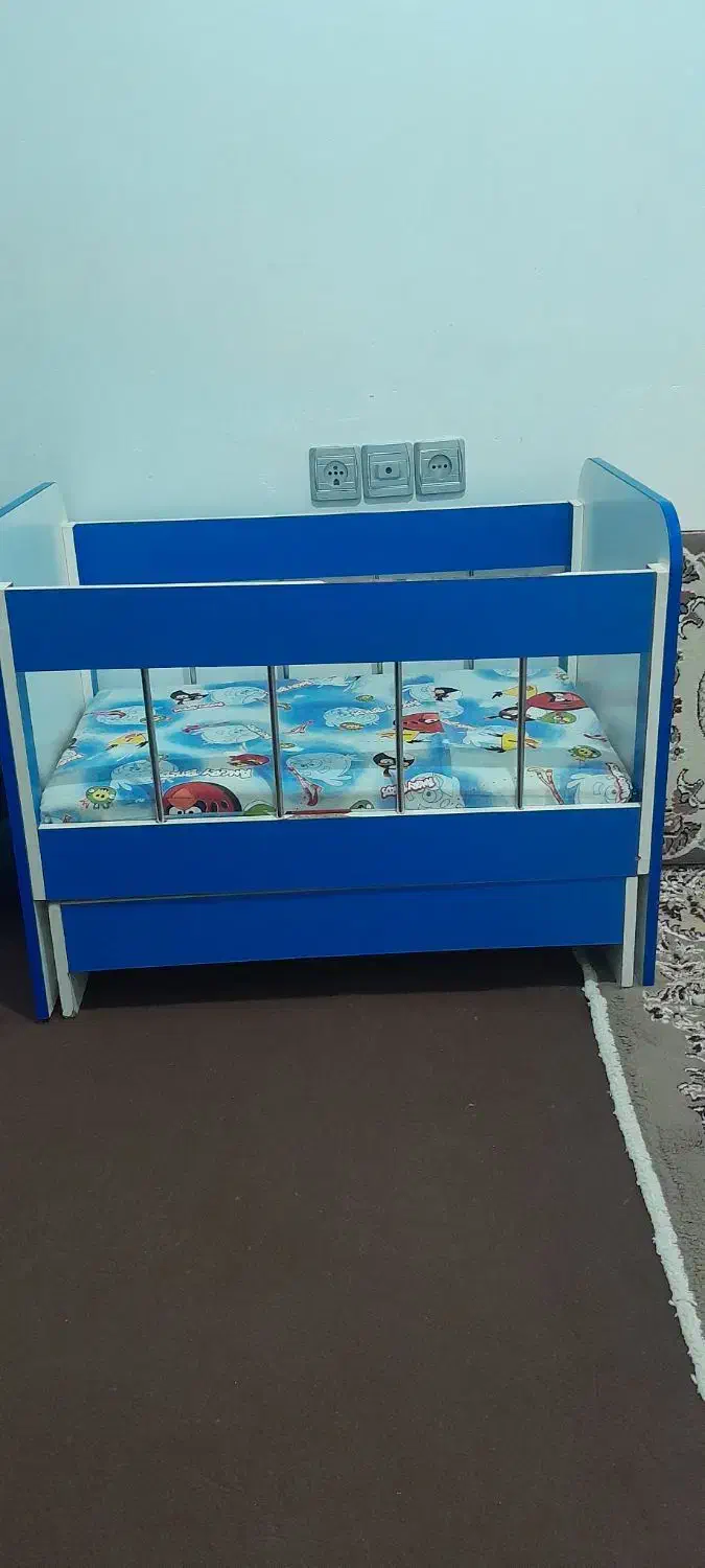 تخت نوزاد با تشک|تخت و صندلی بچه|کبودرآهنگ, |دیوار