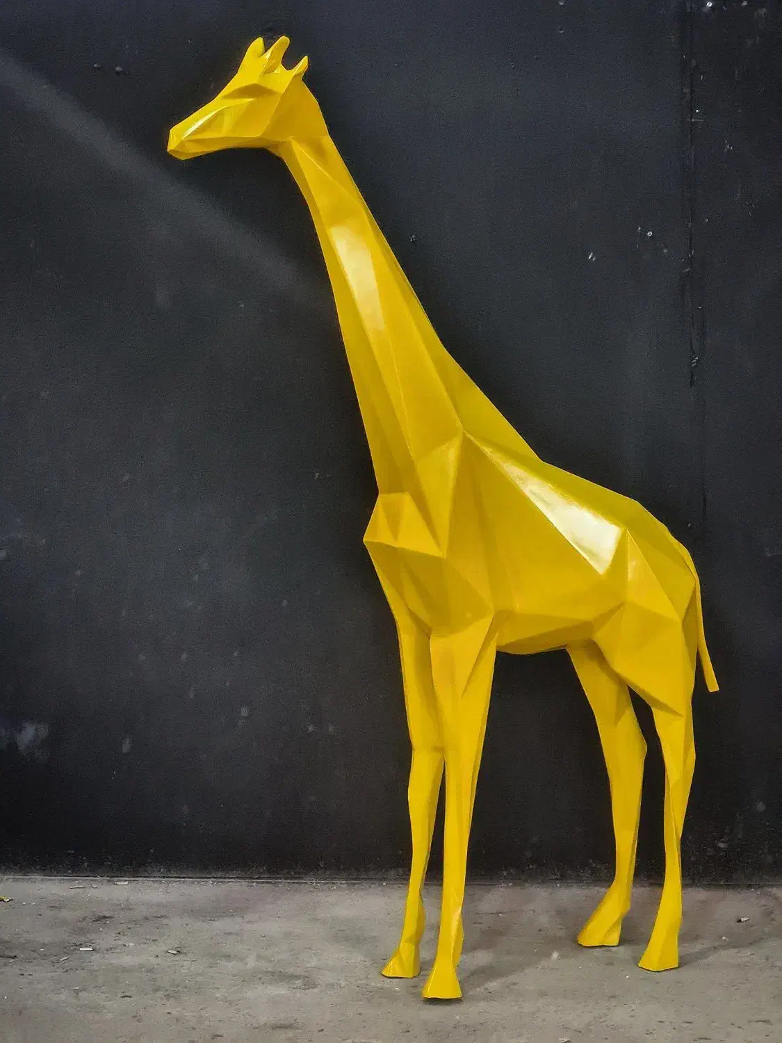 مجسمه زرافه کنارسالنی سردیس، لوستر زرافه پارامتریک|مجسمه، تندیس، ماکت|تهران, وردآورد|دیوار