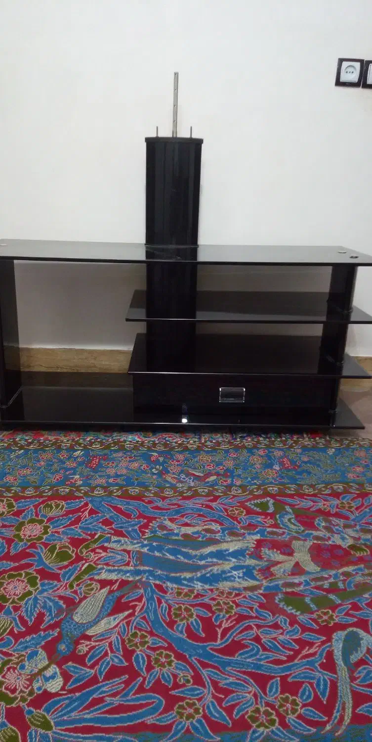 میز تلویزیون تمیز ومرتب در حد وقیمت مناسب|میز تلویزیون|شیروان (خراسان), |دیوار