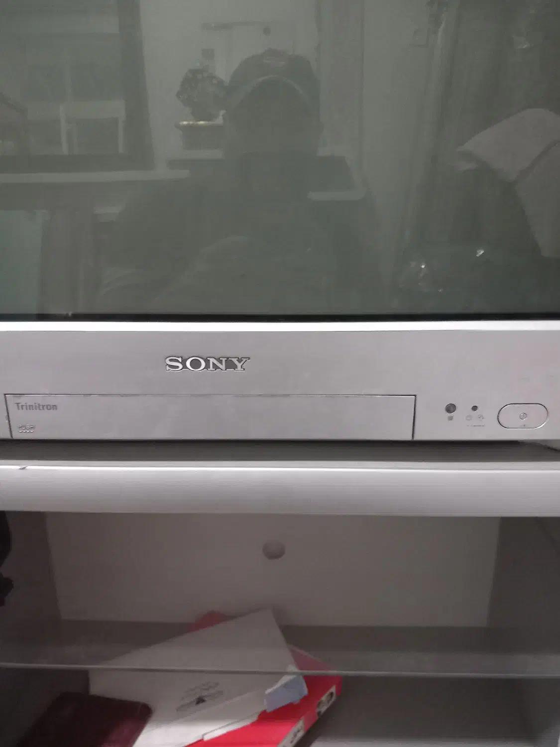 تلویزیون سونی ۳۲ اینچ همراه میز تلویزیون|تلویزیون و پروژکتور|اصفهان, مسجد مصلی|دیوار