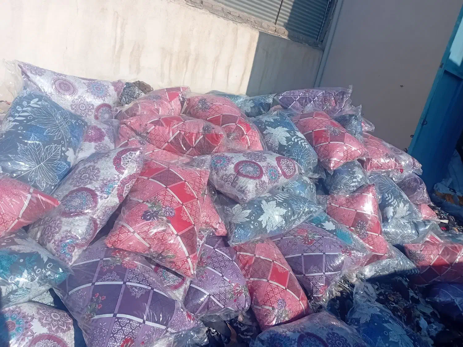 بالشت|رختخواب، بالش، پتو|سراوان, |دیوار