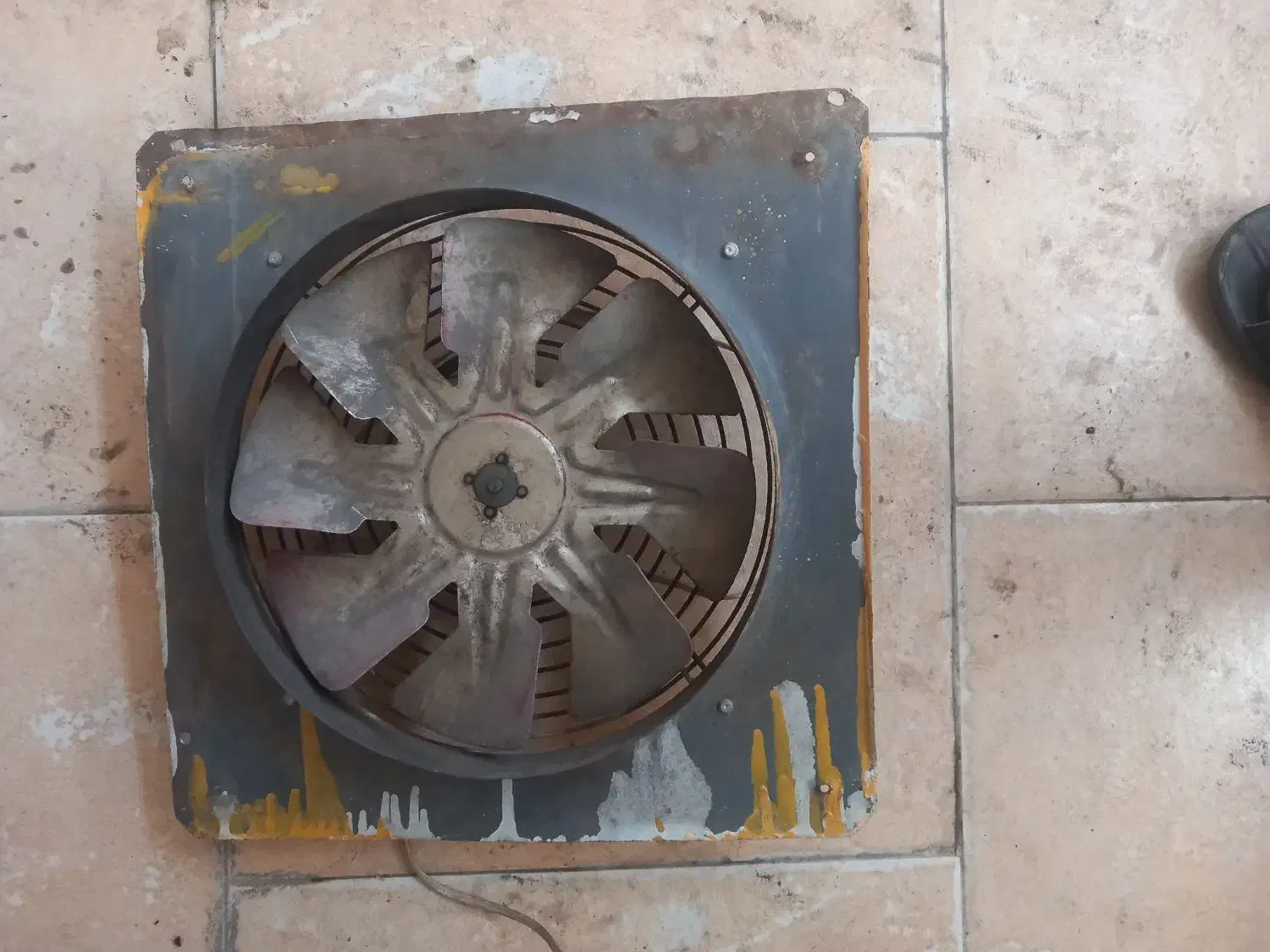 یک عدد فن هوا کش|پنکه و تصفیه‌کنندهٔ هوا|تبریز, |دیوار