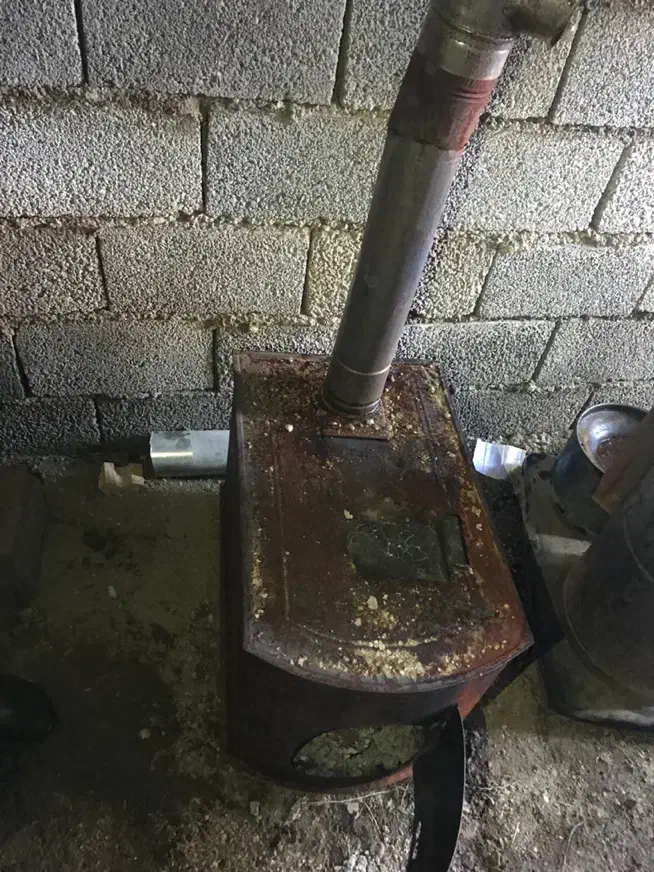 درب حیاط و بخاری هیزمی|لوازم سرویس بهداشتی|تبریز, |دیوار