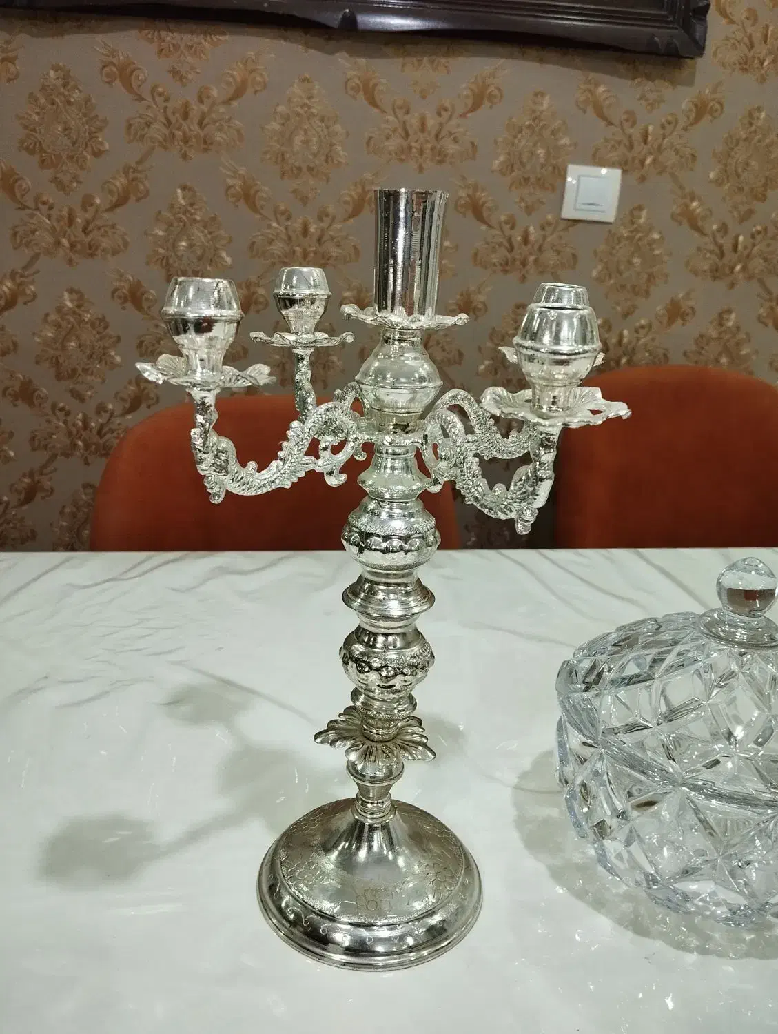 شمعدان آب نقره یک جفت|کلکسیون اشیاء عتیقه|شاهین‌شهر, خانه کارگر|دیوار