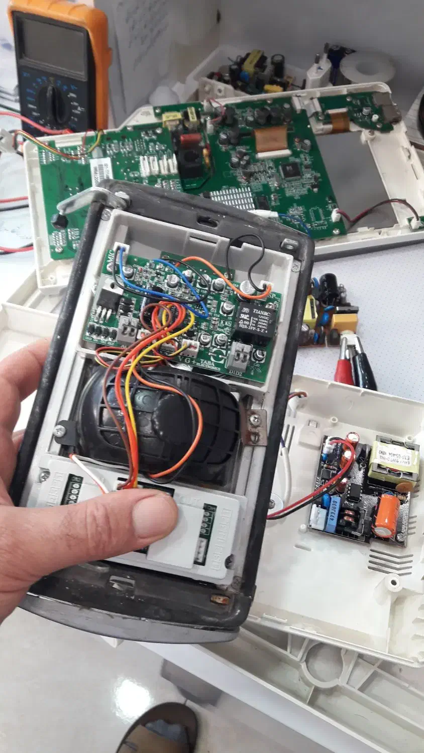 آیفون تصویری،برقکارماهر،الکتریکی،خدمات برق ساختمان|خدمات پیشه و مهارت|رشت, باهنر|دیوار