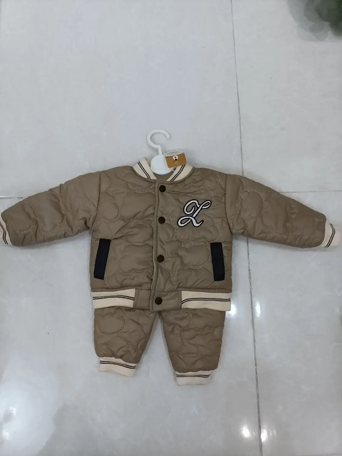 لباس بچگانه|لباس|قروه, |دیوار