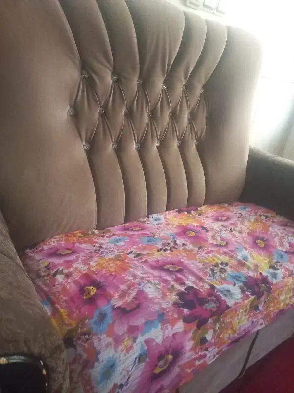 میز نهارخوری ومبل ۷نفره ۱میلیون همراه میزو۴عسلی|مبلمان خانگی و میز عسلی|کاشان, دانش|دیوار