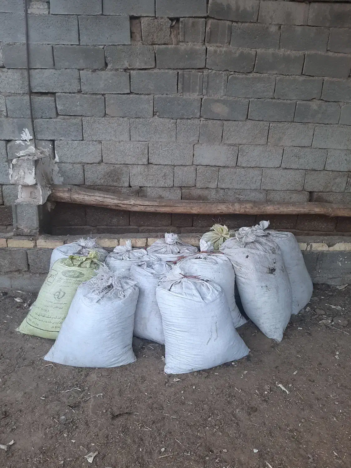 کود گوسفندی خالص گونی شده آماده|گل و گیاه طبیعی|خمینیشهر, |دیوار