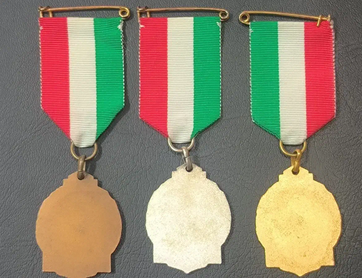 ست کامل مدال‌ های کالج|کلکسیون سکه، تمبر، اسکناس|تهران, فردوسی|دیوار