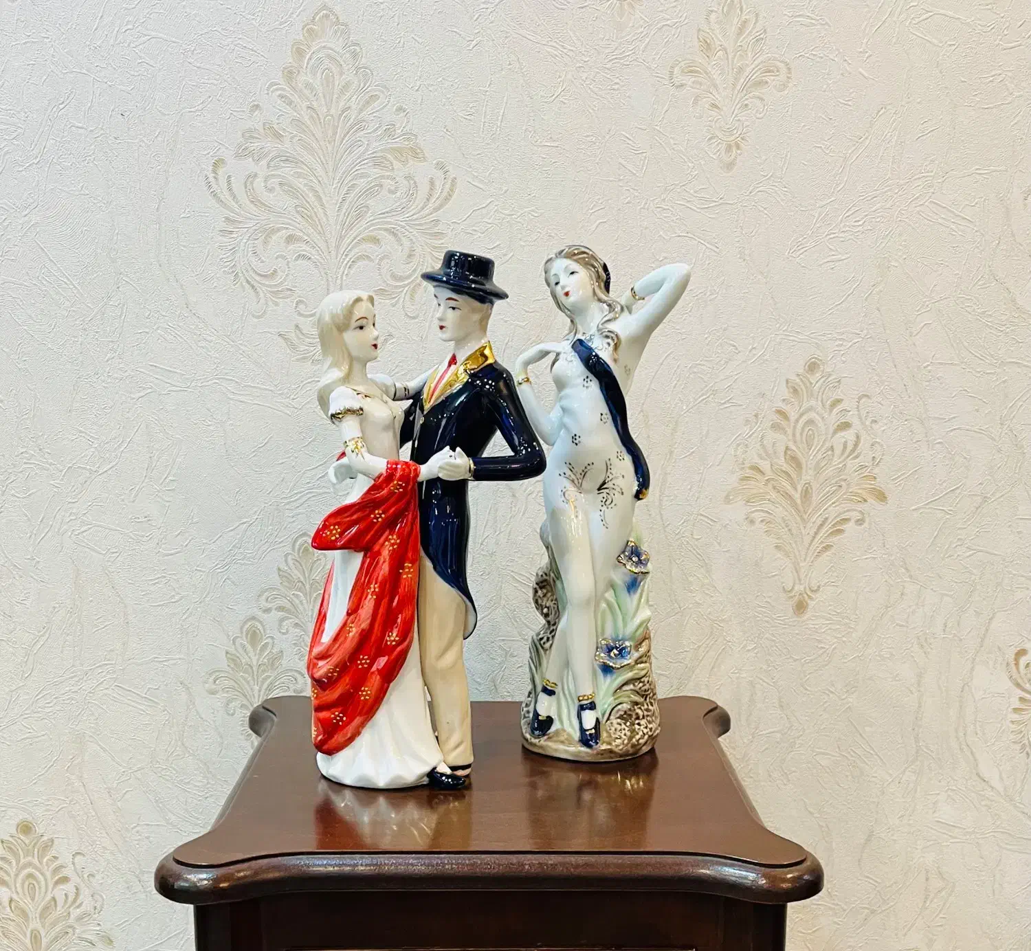 مجسمه های دکوری|کلکسیون اشیاء عتیقه|تهران, ائمه اطهار|دیوار