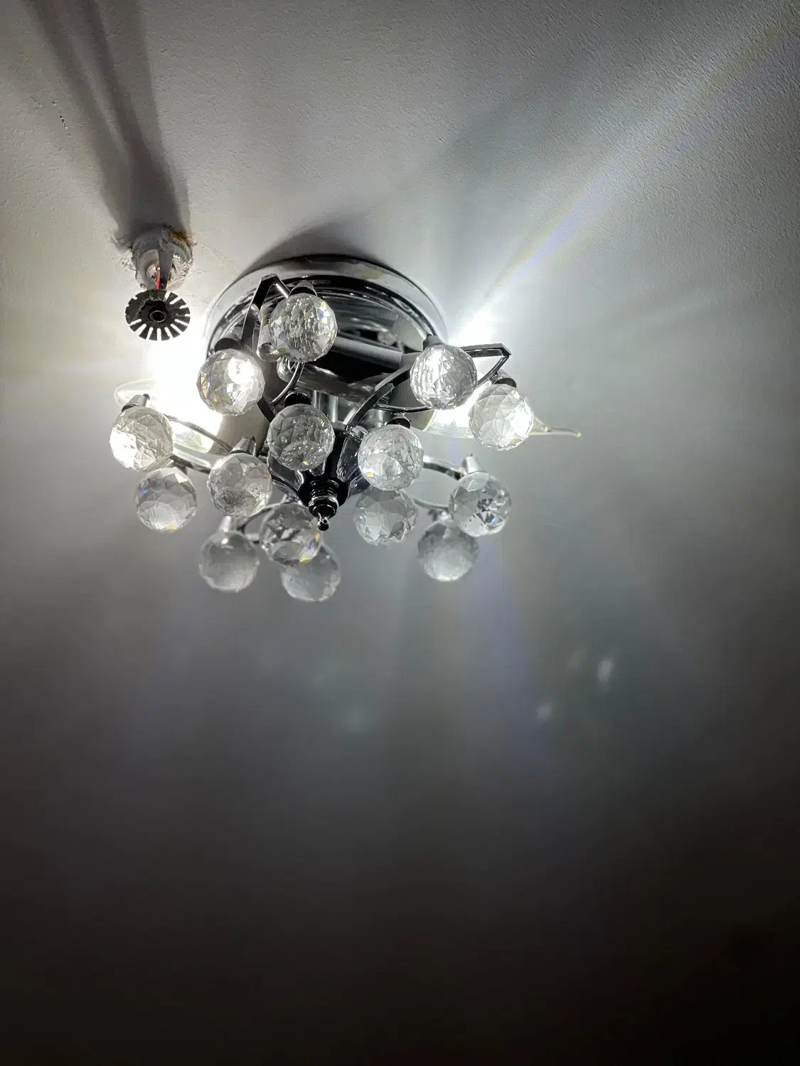 لوستر خارجی بسیار سالم و تمیز در حد نو|لوستر و چراغ آویز|تهران, دزاشیب|دیوار