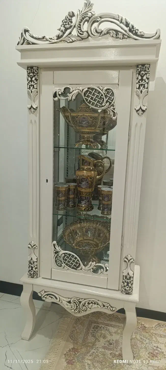 ویترین چوبی کاملا سالم و زیبا|بوفه، ویترین، کنسول|پرند, فاز ۳|دیوار