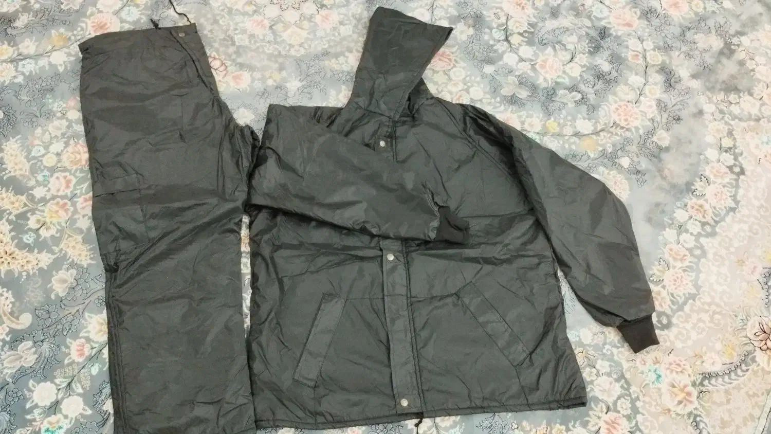 بادگیر|لباس|کرج, خرمدشت|دیوار