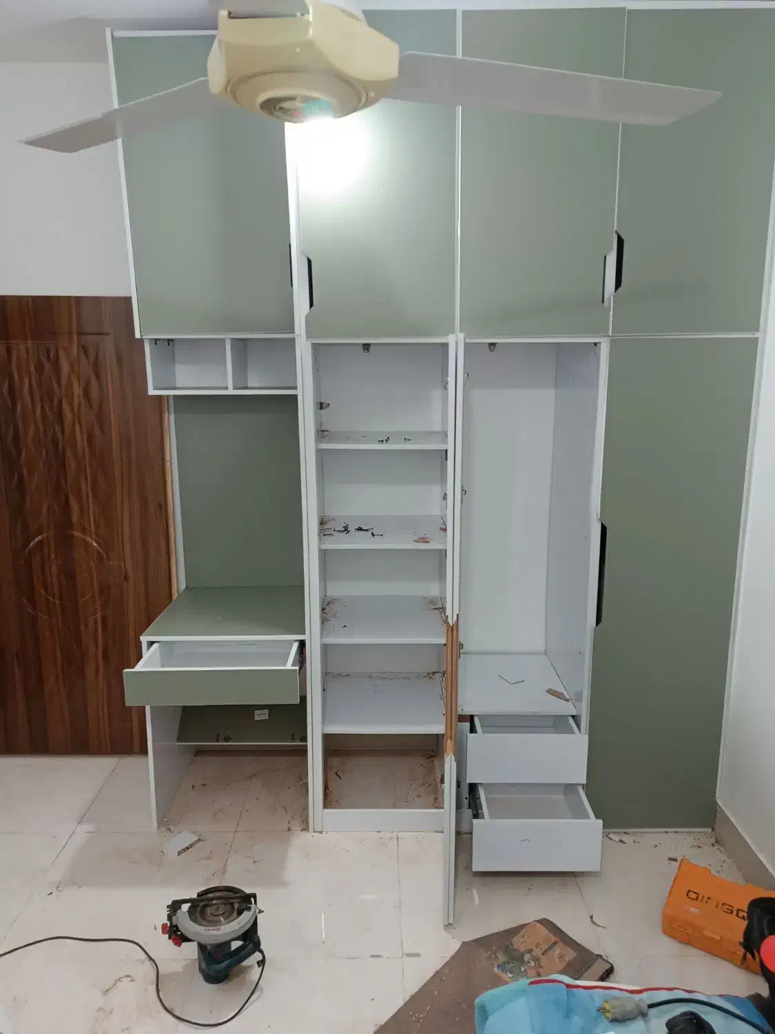 طراحی و نصب انواع کابینت و کمد دیواری|خدمات پیشه و مهارت|آبادان, |دیوار