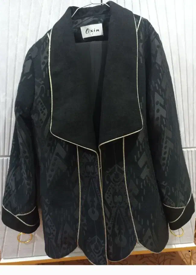 کت مجلسی|لباس|رزن, |دیوار