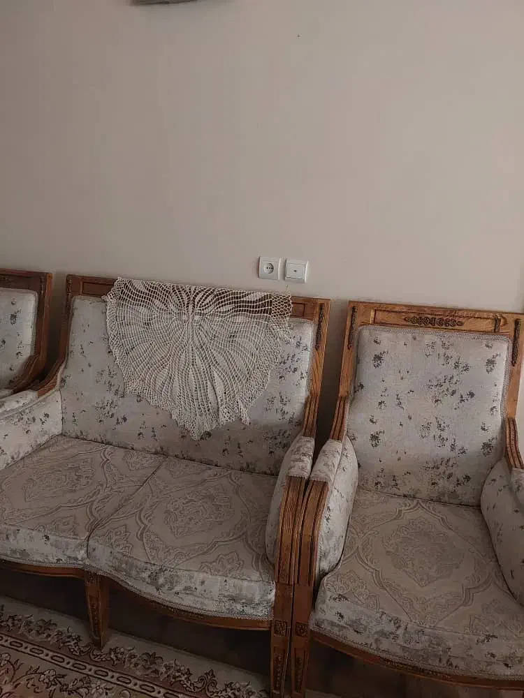 نیم ست به علت جابجایی فروخته میشود|مبلمان خانگی و میز عسلی|گرمسار, |دیوار