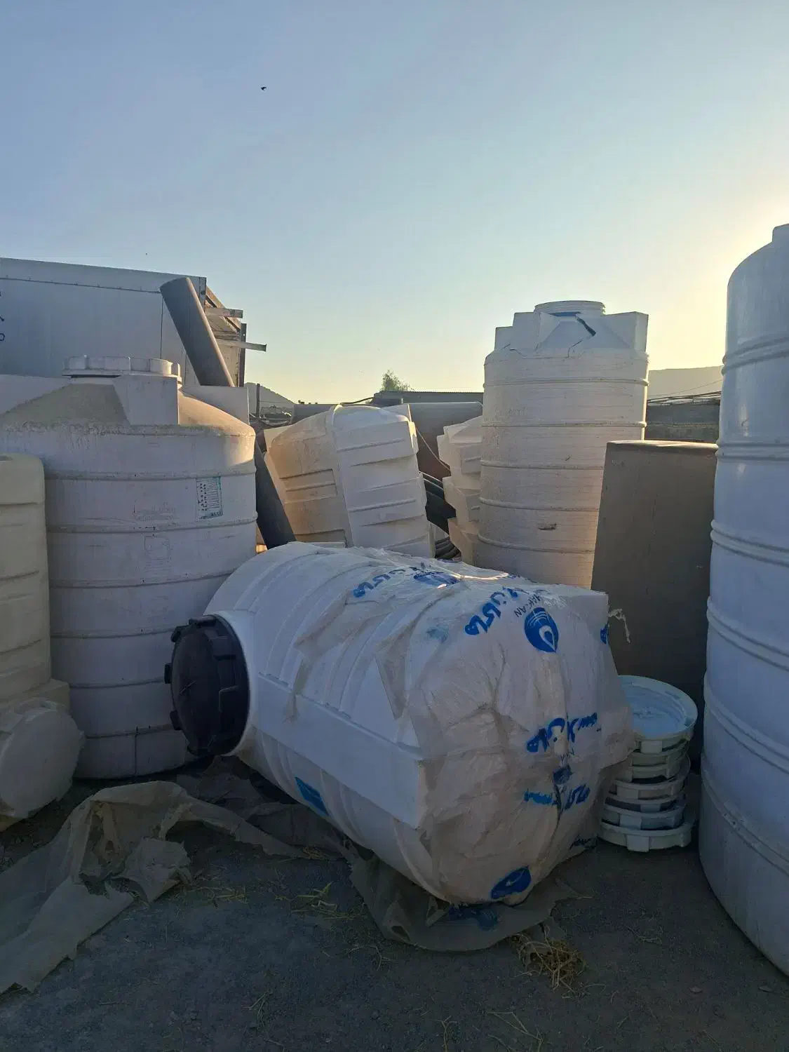 تعدادی تانک نو و لوله|عمده‌فروشی|مبارکه, |دیوار