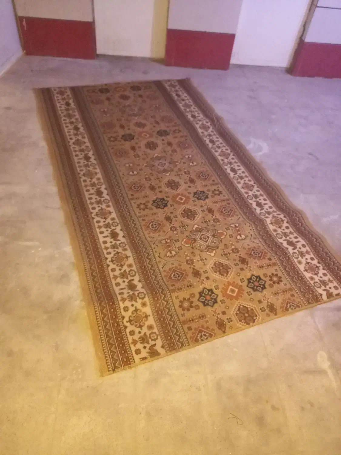 قالیچه|فرش|کرج, بنیاد|دیوار