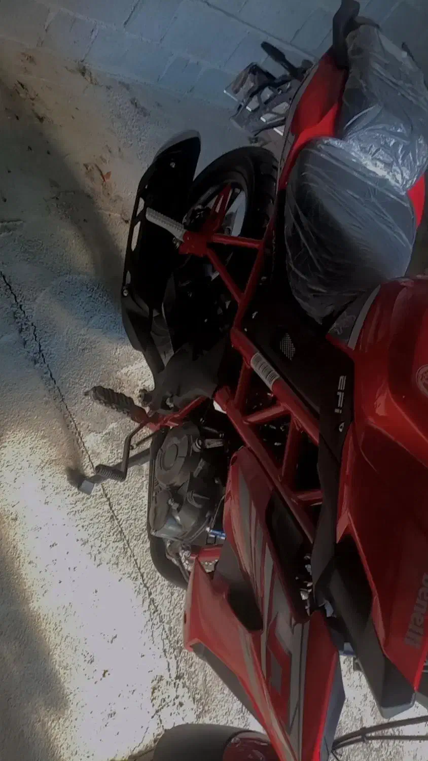 بنلی 150|موتورسیکلت|سندرک, |دیوار