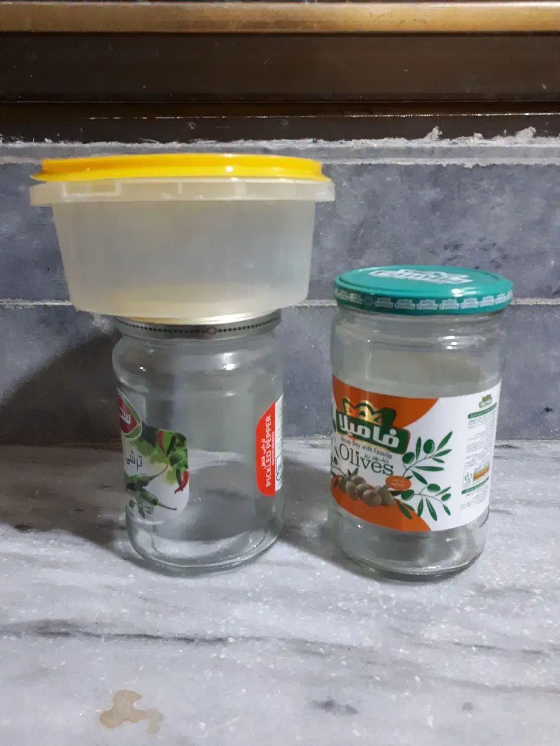 ظرف پلاستیک نو شیشه کامل تمیز .بوشهر|ظروف نگهدارنده، پلاستیکی، یک‌بارمصرف|بوشهر, |دیوار