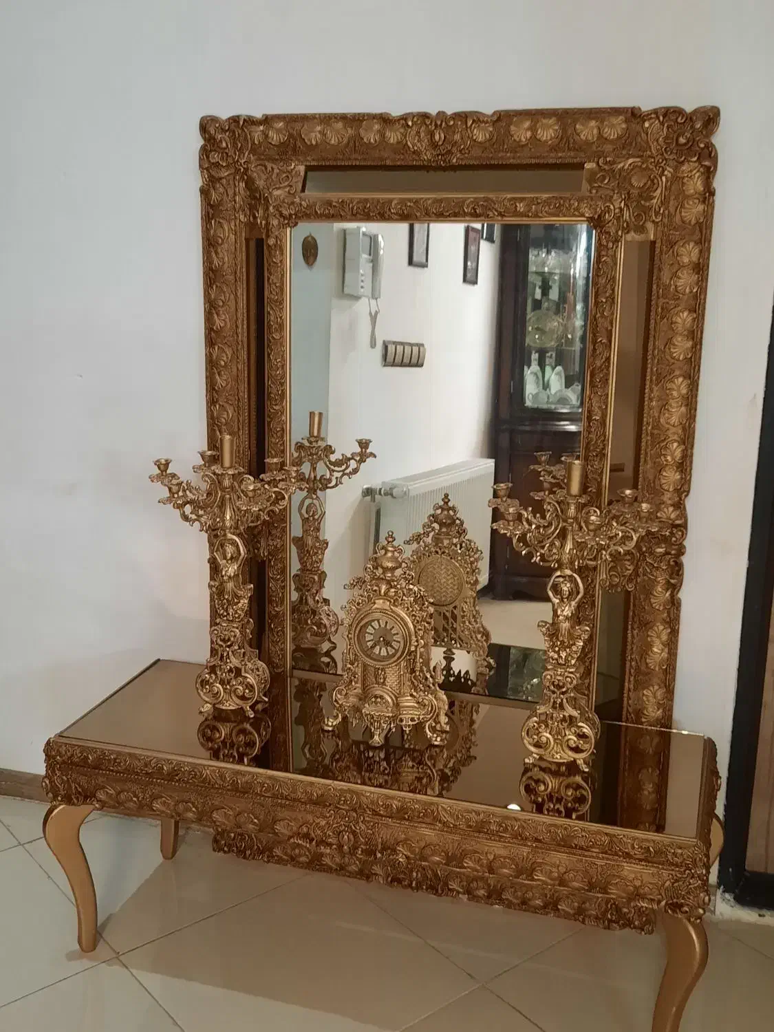 آینه وشمعدان|آینه|نیشابور, پاستور|دیوار