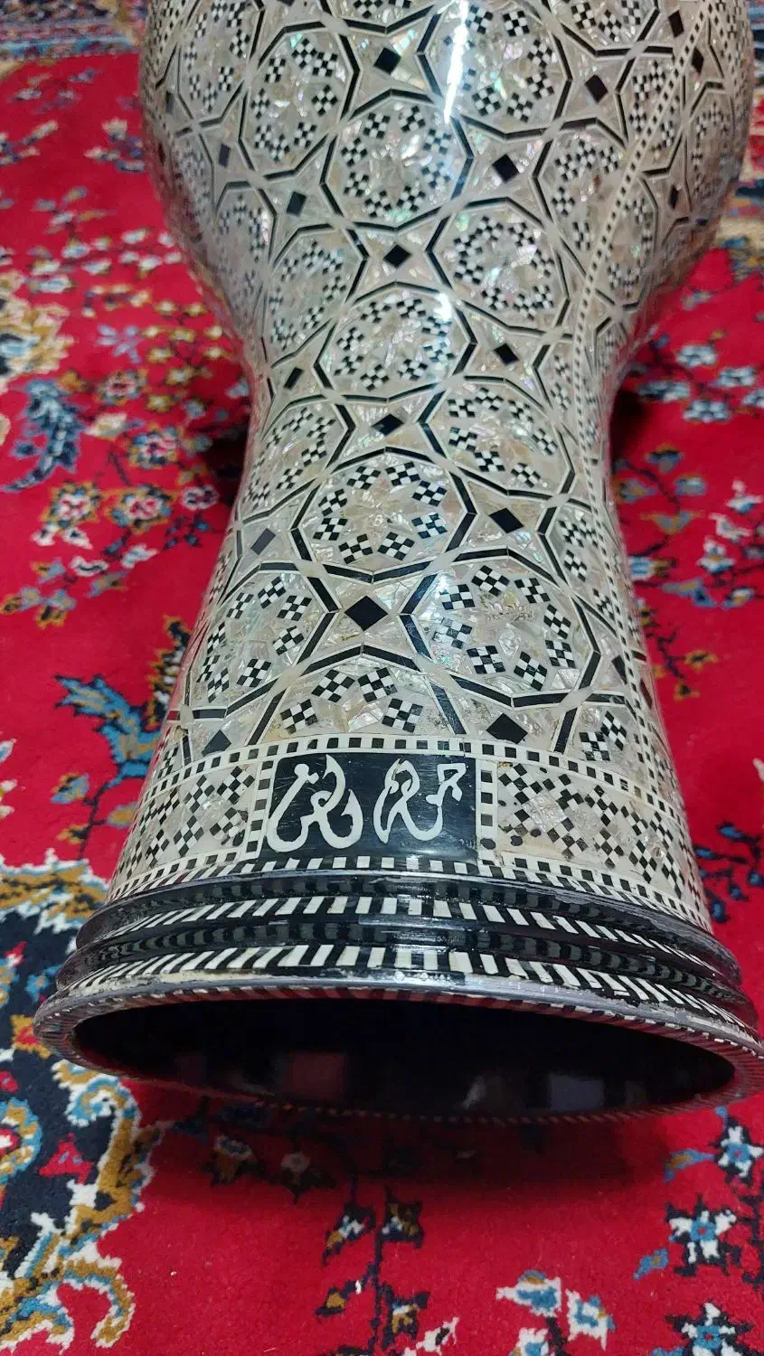 داربوکا جوهرالفن|درام و پرکاشن|شهریار, شهریار|دیوار