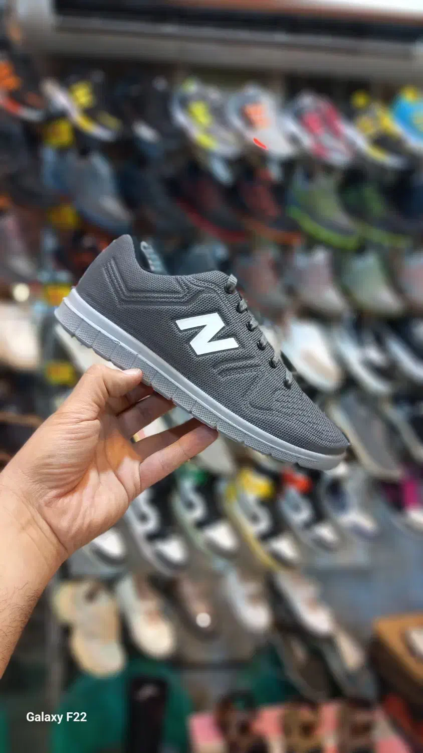 کتونی بزرگ پا|کیف، کفش، کمربند|قم, هفت تیر|دیوار