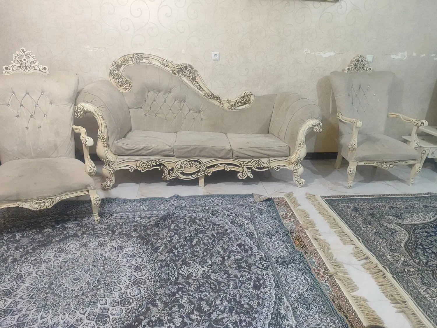مبل و میز تلویزیون و بوفه و تختخواب و میز ناهارخ|مبلمان خانگی و میز عسلی|کرج, کلاک نو|دیوار