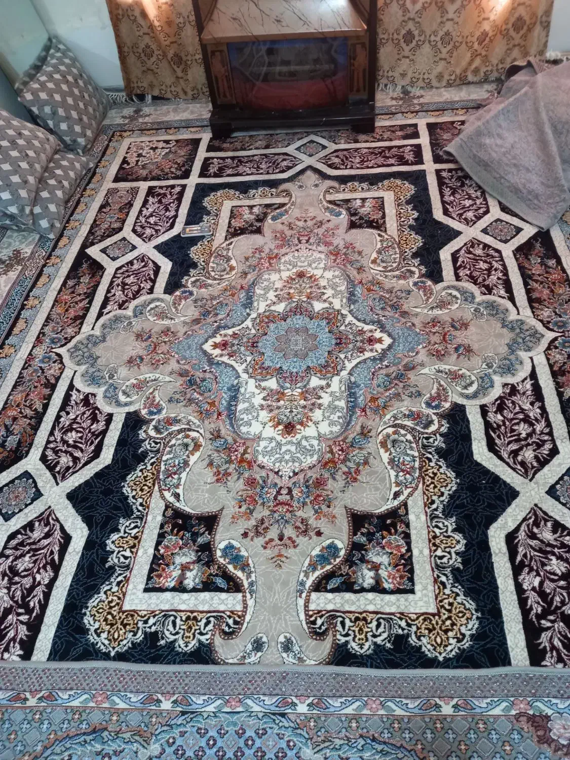 فرش زیبا۷۰۰شانه|فرش|بروجرد, |دیوار