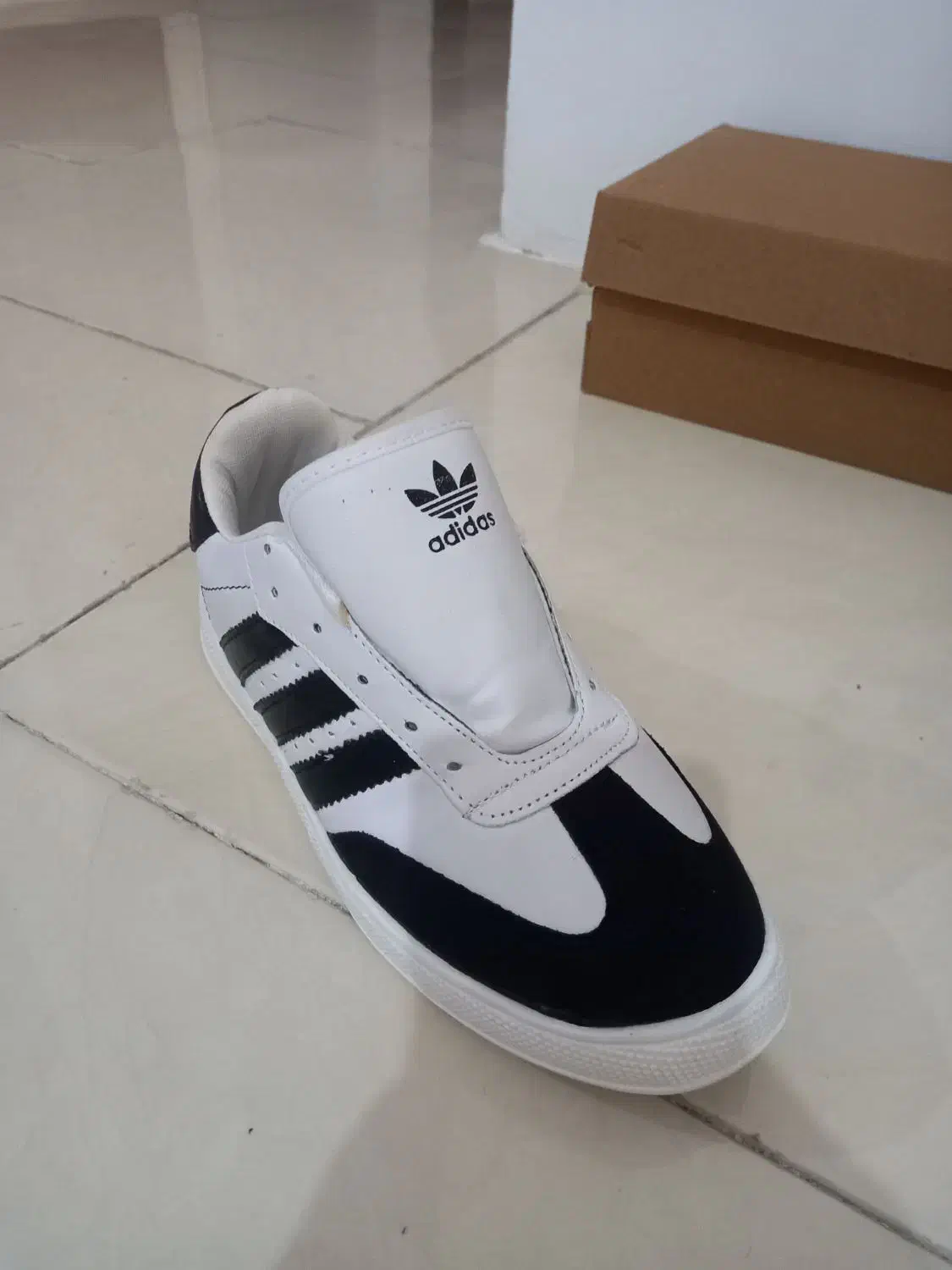 آدیداس فروش فوری|کیف، کفش، کمربند|پرند, فاز ۶|دیوار