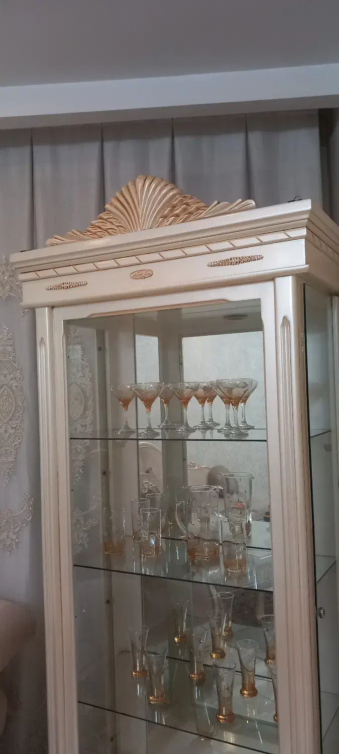 بوفه کاملا سالم بدون خط و خش و شکستگی|بوفه، ویترین، کنسول|فردیس, سرحد آباد|دیوار