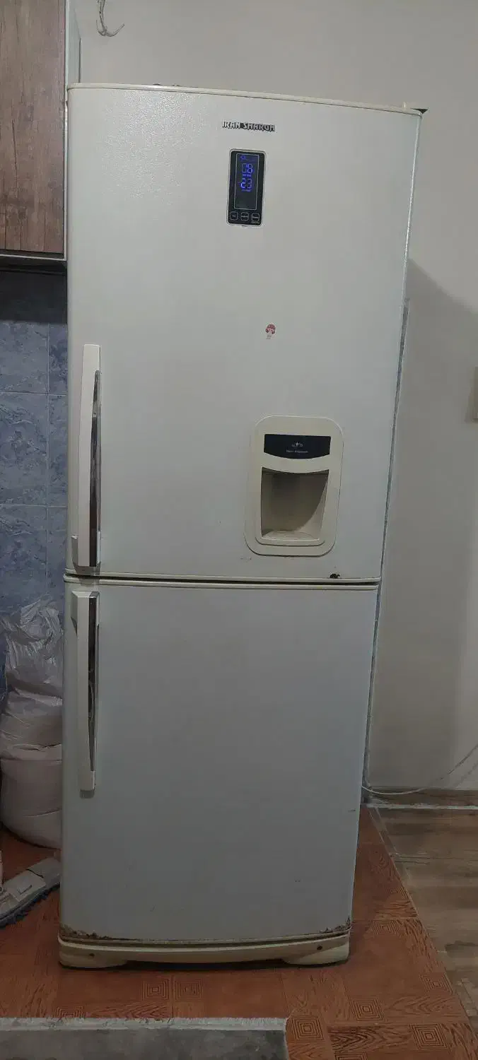 یخچال فریزر ایران شرق سالم بدون هیچ ایراد|یخچال و فریزر|گلستان (تهران), |دیوار