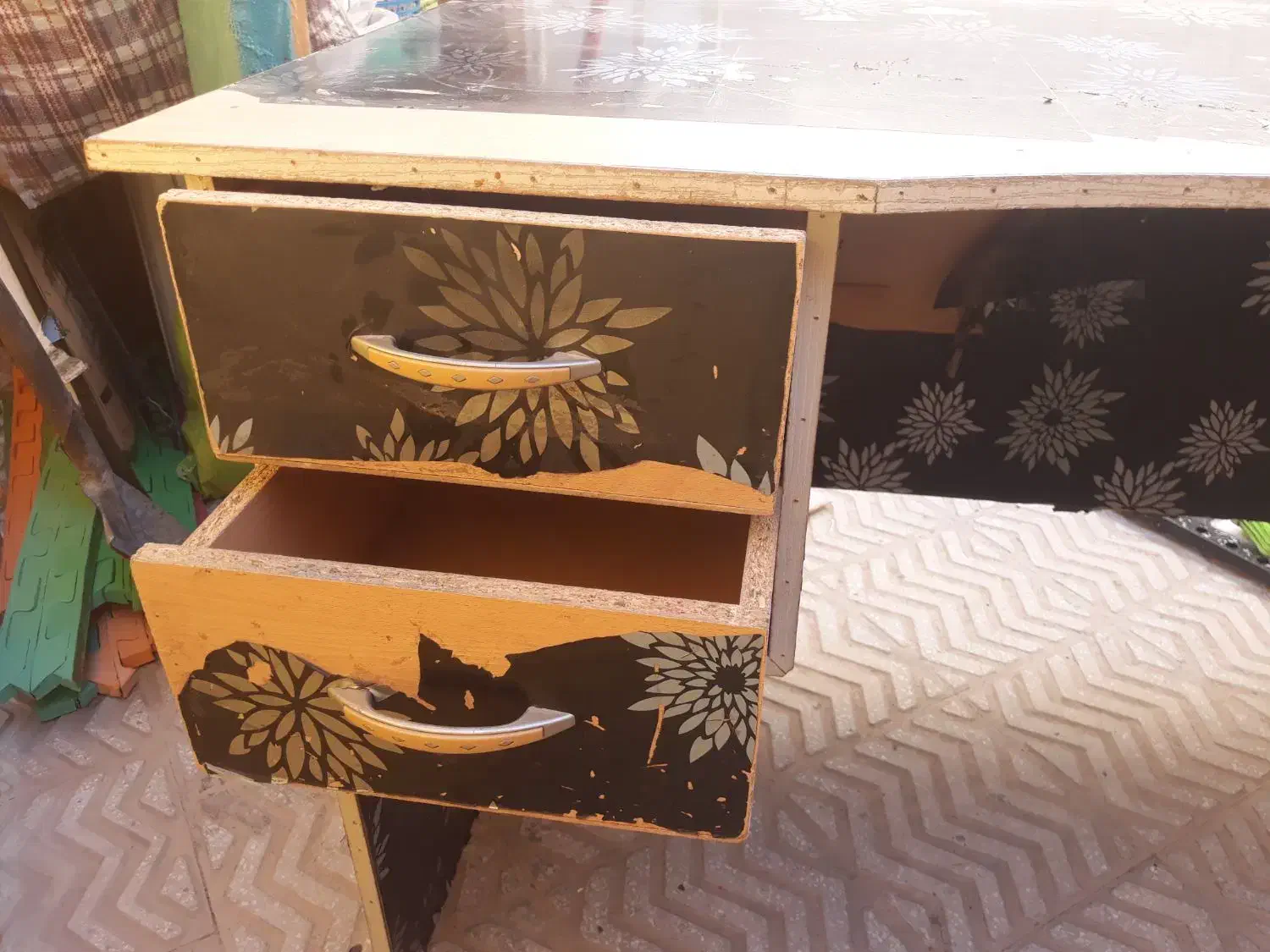 میز چهار کشویی|میز تحریر و کامپیوتر|یزد, |دیوار