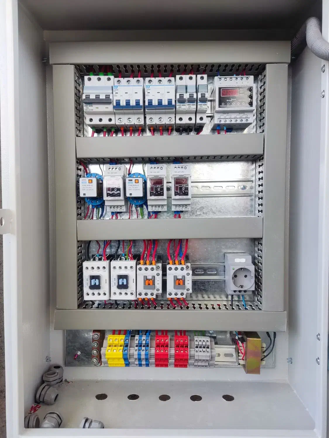 مونتاژ تابلو ، برق صنعتی ، جرثقیل سقفی|خدمات پیشه و مهارت|قم, بلوار امین و ساحلی|دیوار