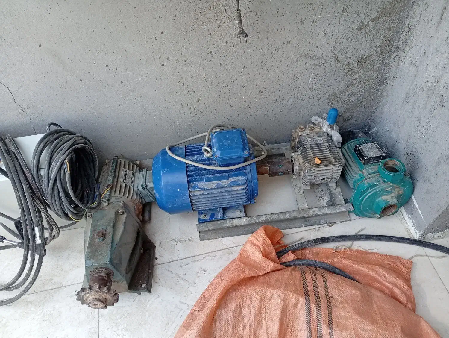 سمساری پمپ کارواش کامل با تمام وسایل آماده بکار|ابزارآلات|لامرد, |دیوار