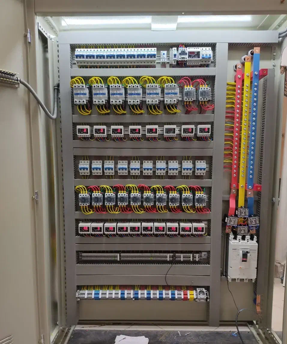 خدمات برق صنعتی مونتاژ تابلو برق|خدمات پیشه و مهارت|میبد, |دیوار