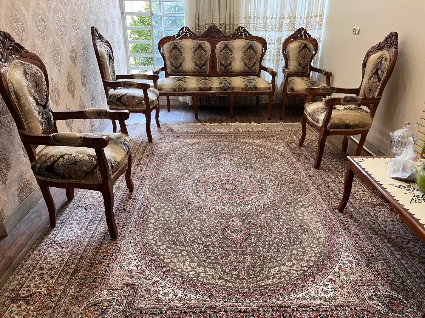 مبل سلطنتی کلاسیک|مبلمان خانگی و میز عسلی|شیراز, فرگاز|دیوار