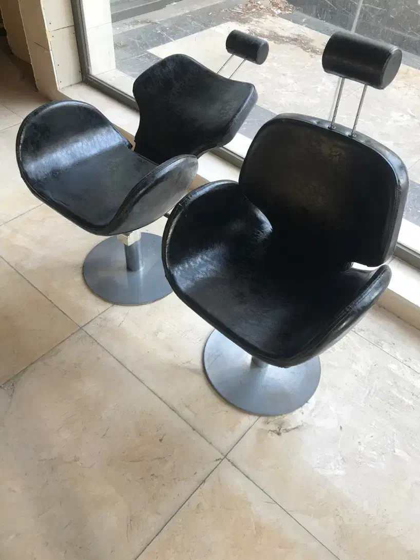 صندلی کُپ و کوتاهی آرایشگاه برند پانتی|آرایشگاه و سالن‌های زیبایی|تهران, ونک|دیوار