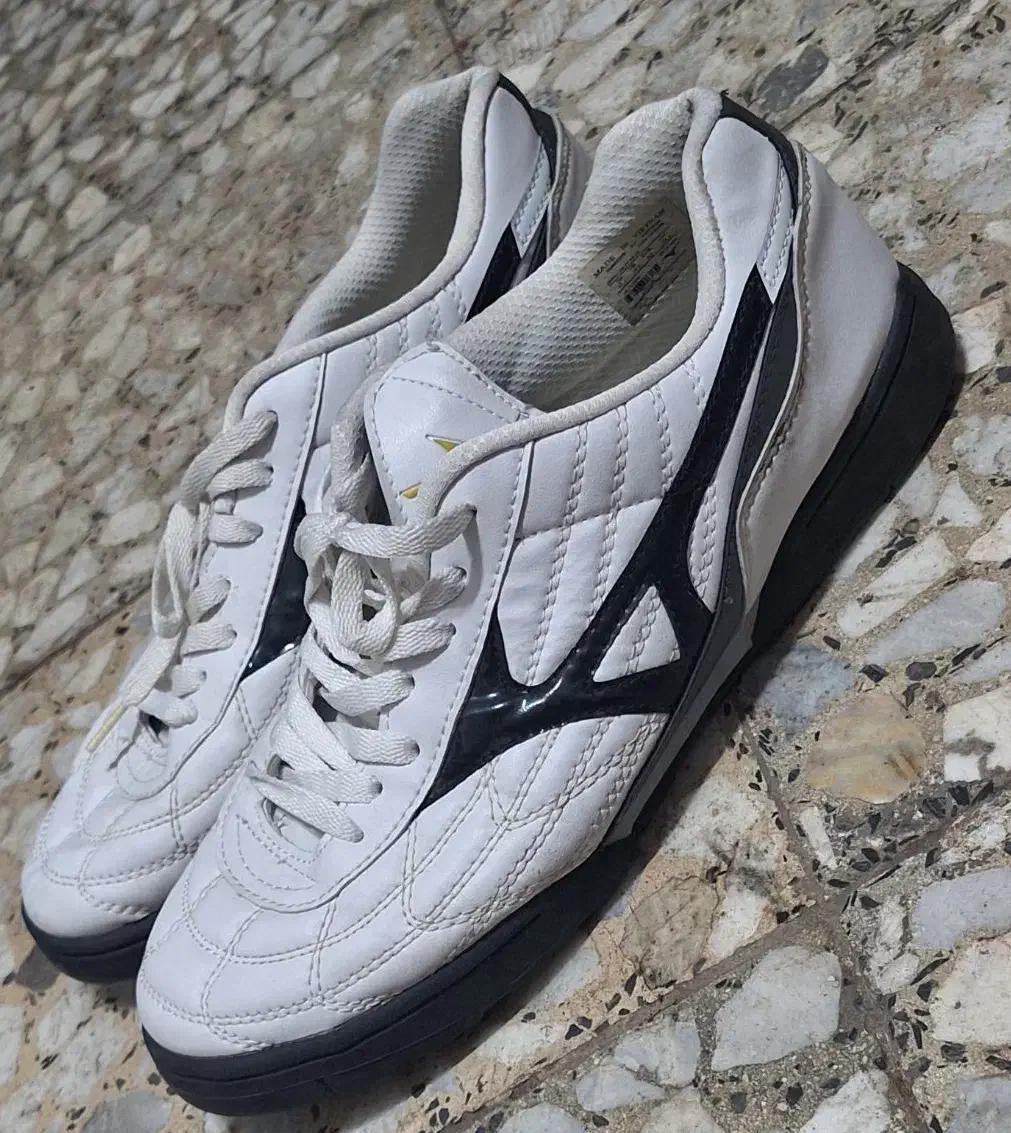 کتونی فوتسال اورجینال|کیف، کفش، کمربند|رشت, پیرکلاچای|دیوار