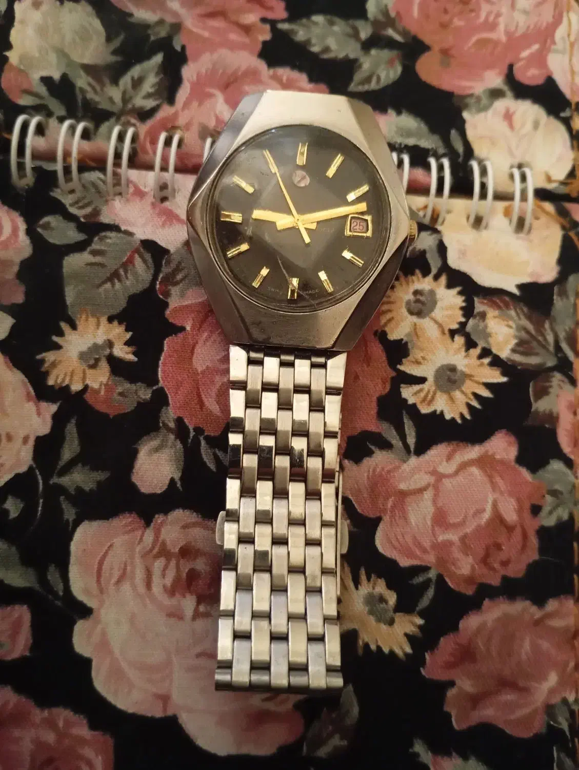 ساعت رادو قدمتدار|ساعت|صدرا-فارس, فاز ۱|دیوار