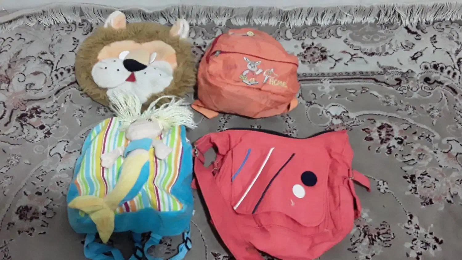 تعداد زیادی کیف در محدوده بلوار طبرسی|کیف، کفش، کمربند|ملکآباد, |دیوار