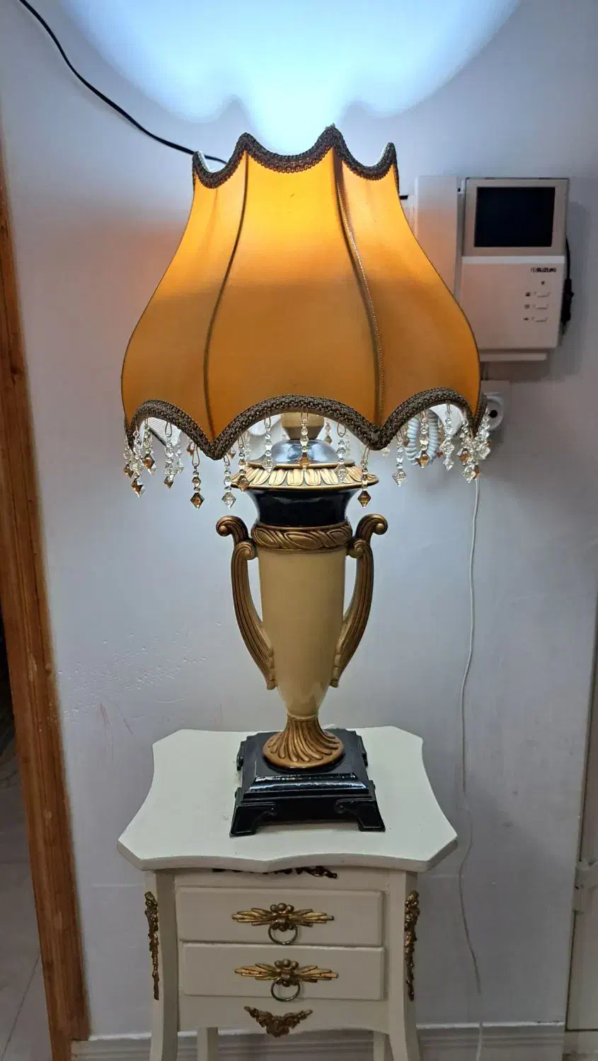 آباژور و میز|چراغ خواب و آباژور|گنبد کاووس, |دیوار