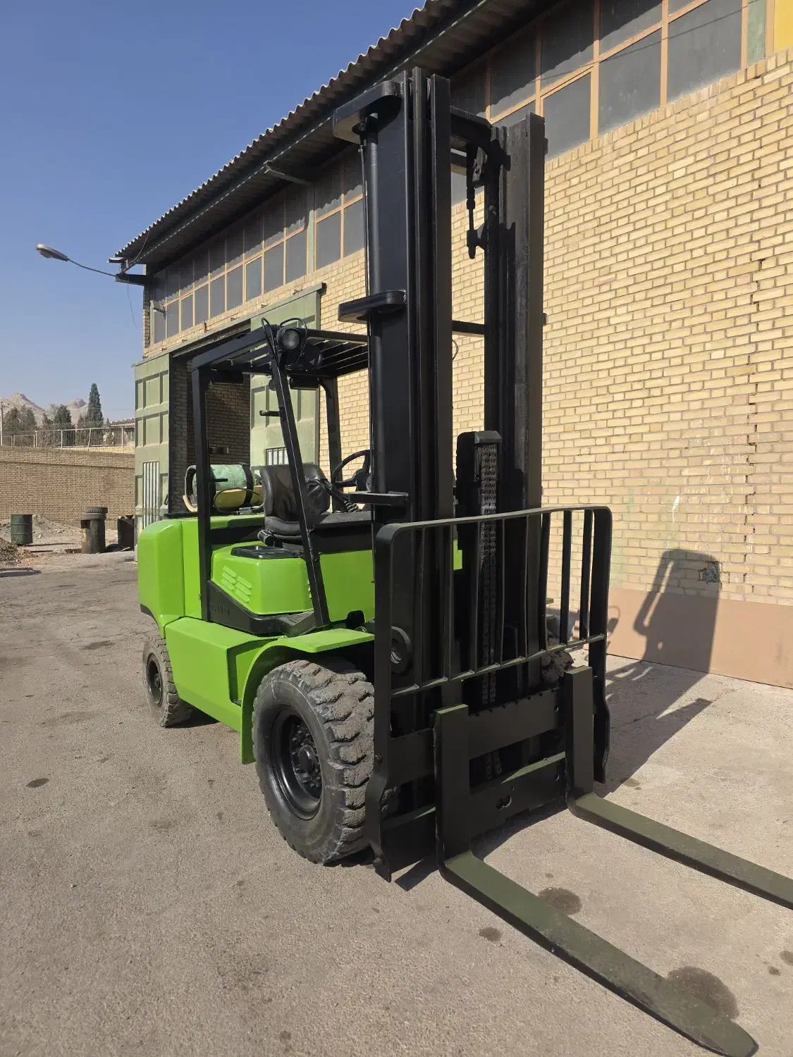 لیفتراک ۵ تن سپاهان ۲۰۱۰|خودرو سنگین|اصفهان, شهرک صنعتی جی|دیوار