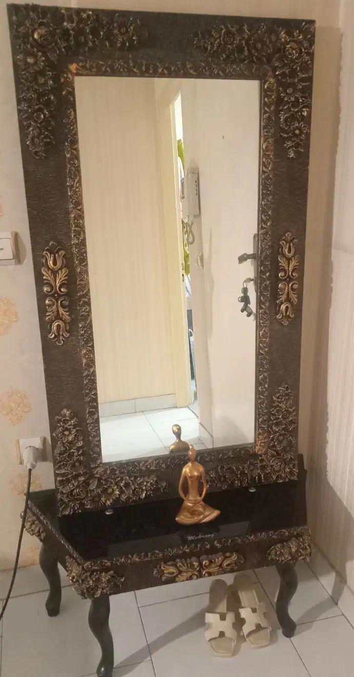 آینه قدی|آینه|تهران, خواجه نظام الملک|دیوار