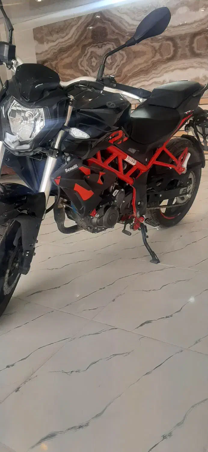 بنلی 250|موتورسیکلت|شیراز, کوشک میدان|دیوار