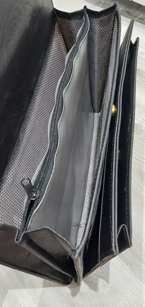 کیف اداری چرم|کیف، کفش، کمربند|رشت, منظریه|دیوار