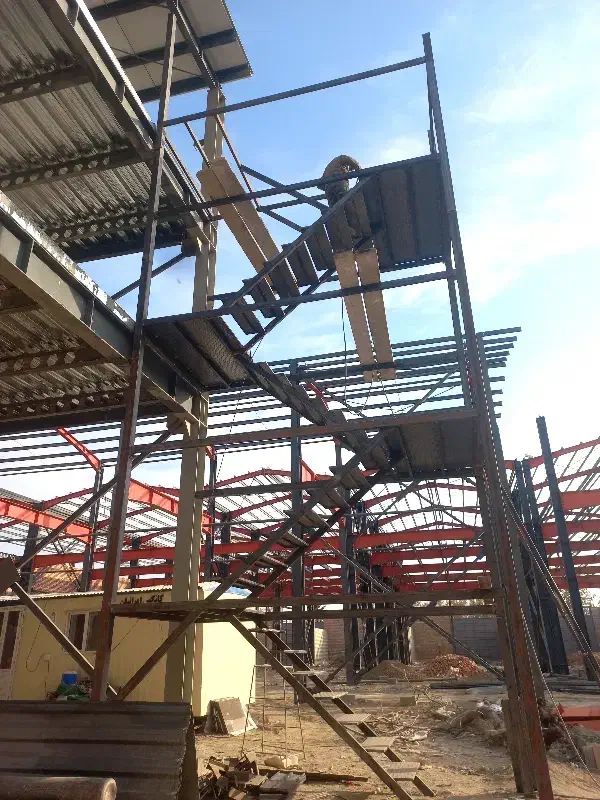 به یک نفر آهنگر درب و پنجره ساز نیازمندیم|استخدام صنعتی، فنی، مهندسی|چهاردانگه (تهران), |دیوار