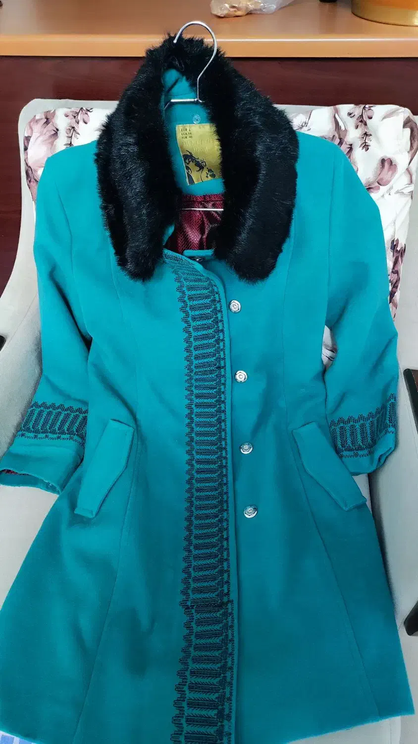 پالتوی رنگ سبز میایل به ابی|لباس|مراغه, |دیوار