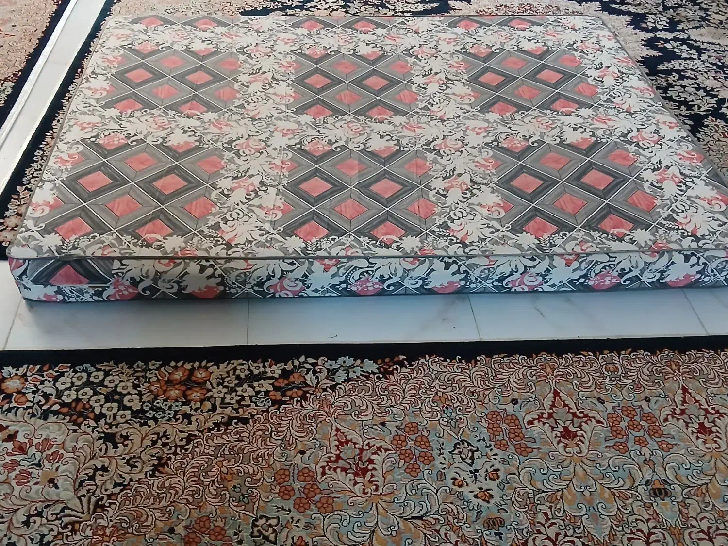 تشک تخت|تشک تختخواب|تربتحیدریه, باغ سلطانی|دیوار